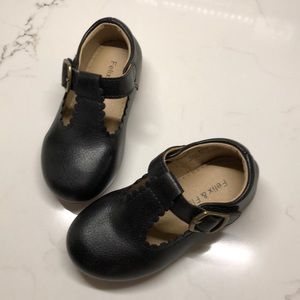 Black leather Mary Jane scalloped toddler girl shoes